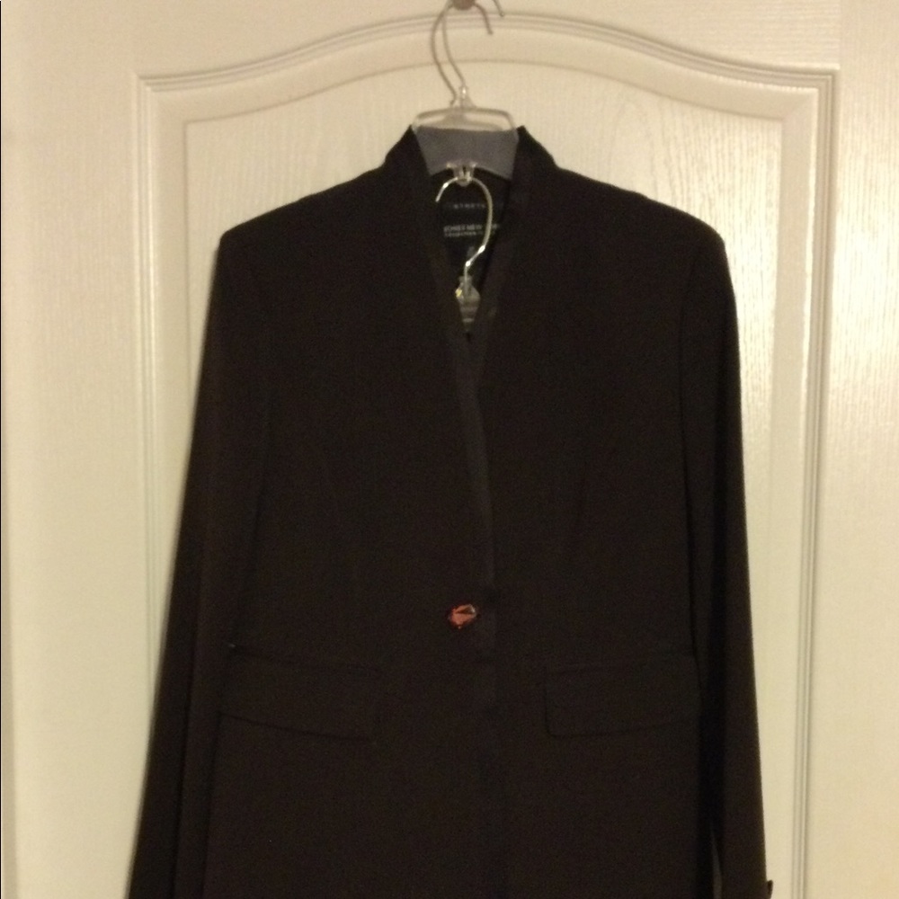 Skirt suit